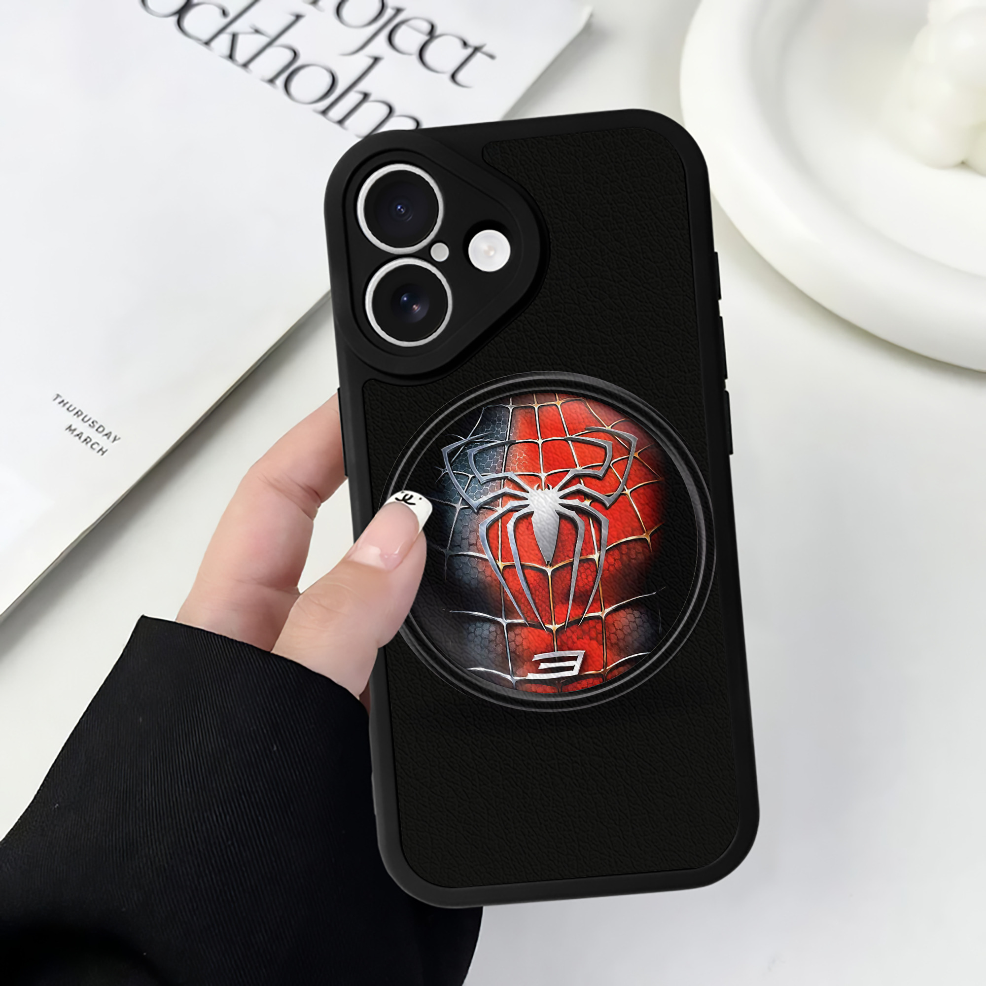 （画像用） Spider Man スパイダーマン 【iPhone 16シリーズ対応】シリコンスマホケース（レザー調） 材質：シリコン